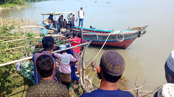 নদীতে গোসলে নেমে বর নিখোঁজ, সন্ধান চালাচ্ছে ডুবুরিরা