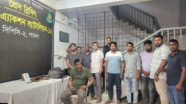 দুই ব্যাগ টাকাসহ চেয়ারম্যান প্রার্থী আটক