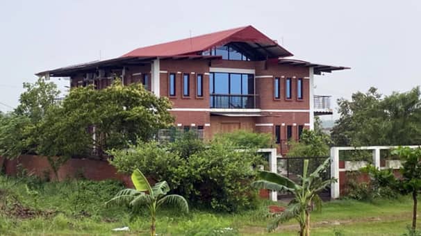 রূপগঞ্জে জমিসহ এই বাংলো বাড়ির মূল্য ৪৫ কোটি টাকা, মালিক বেনজীর