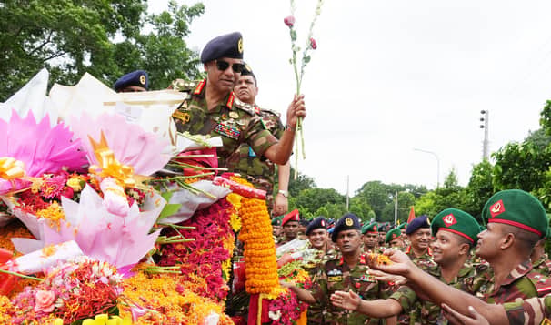 সাভার ও কুমিল্লায় বিদায়ী দরবার গ্রহণ করলেন সেনাপ্রধান