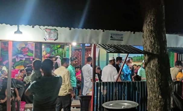 সন্ধ্যা নামলেই যেখানে বসে ‘খিচুড়ির হাট’ Khichuri