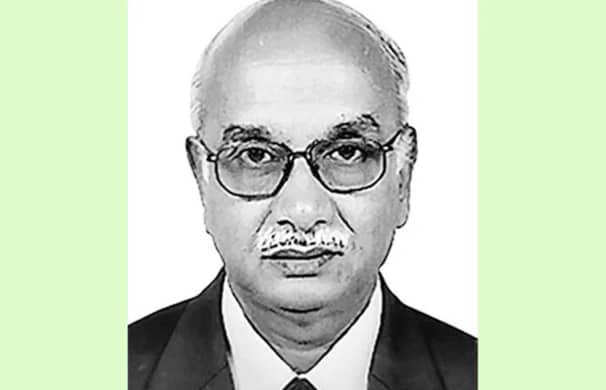 সবাই শিক্ষিত কেউই অশিক্ষিত নয়