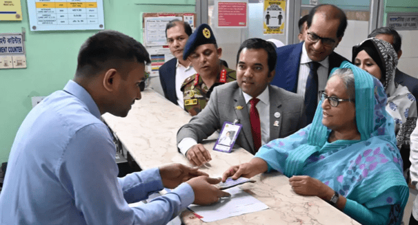 শেখ ফজিলাতুন্নেছা হাসপাতালে স্বাস্থ্য পরীক্ষা করালেন প্রধানমন্ত্রী