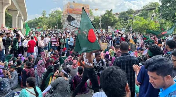আলোচনার পথ খোলা রেখে আন্দোলনকারীদের কর্মসূচি