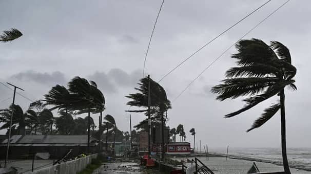 ঢাকাসহ ১১ অঞ্চলে ৬০ কিলোমিটার বেগে ঝড়ের আভাস cyclone