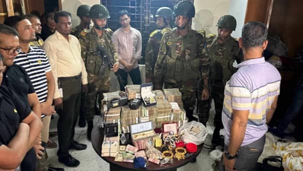 সাবেক জ্যেষ্ঠ সচিবের বাসা থেকে বিদেশি মুদ্রাসহ ৩ কোটি টাকা উদ্ধার 3 crore recovered