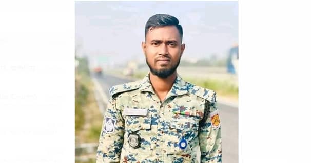 ডোবা থেকে পুলিশ সদস্যের বস্তাবন্দি মরদেহ উদ্ধার