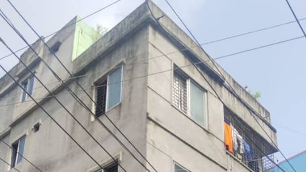 ছাত্রলীগ নেতার বাড়ি উদ্ধার করে দিলেন বিএনপি নেতা