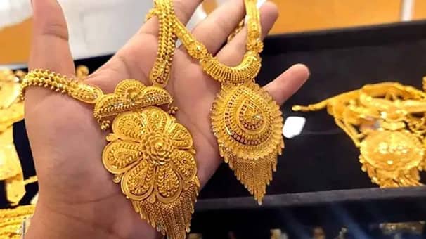 দেশের বাজারে যে দামে বিক্রি হচ্ছে স্বর্ণ Gold