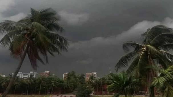 ঝড়ের আভাস