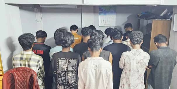 শিক্ষার্থী আটক
