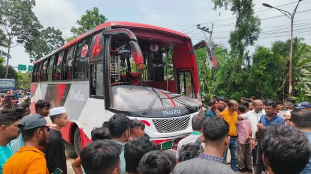 ঈদের দিন গোপালগঞ্জে বাস-মোটরসাইকেল সংঘর্ষ, প্রাণ গেলো ৫ জনের gopalganj
