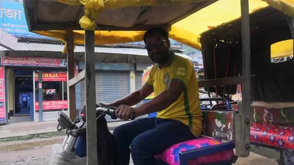 ব্রাজিল খেললেই অর্ধেক ভাড়া, আলমগীরের উদ্যোগে গ্রামজুড়ে উৎসবের আমেজ ব্রাজিল