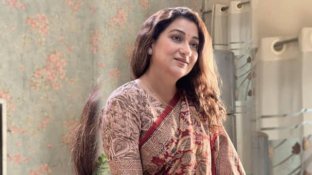 অভিনেত্রী দীপা খন্দকার