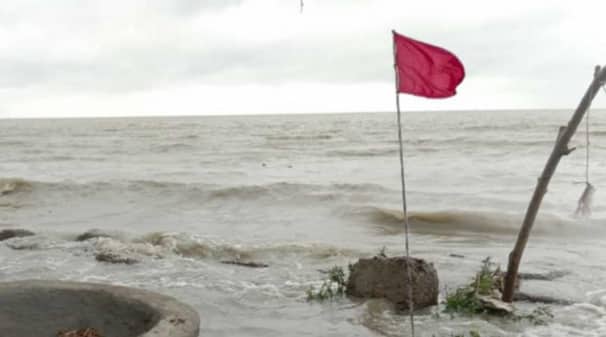 দেশের ১৩ অঞ্চলে ঝোড়ো হাওয়ার শঙ্কা, নদীবন্দরে সতর্কসংকেত ঝোড়ো হাওয়া
