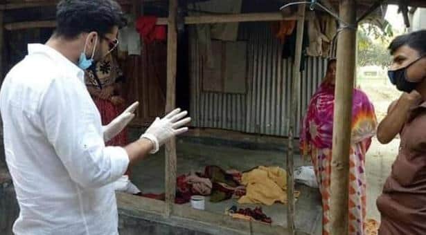 গ্রাম থেকে গ্রামে একাই ছুটে চলেছেন মাশরাফি