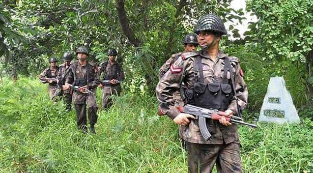 দুই ভারতীয়কে দিয়ে তিন বাংলাদেশীকে ফেরত আনল বিজিবি