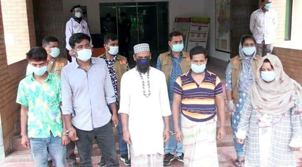 প্রেমের ফাঁদ পাতা নারীচক্র আটক