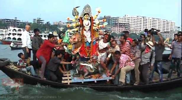 প্রতিমা বহনকারী দুই নৌকার সংঘর্ষ, নৌকা উল্টে চারজনের মৃত্যু