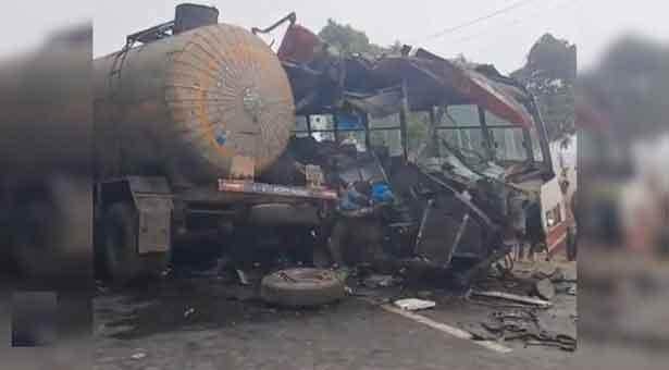 ভারতে বাস-গ্যাস ট্যাংকারের সংঘর্ষে নিহত ১২