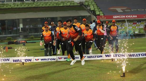 শ্বাসরুদ্ধকর জয়ে চ্যাম্পিয়ন খুলনা