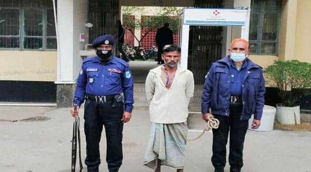 ৫০০ টাকার জন্য মাকে রড দিয়ে পেটাল ছেলে