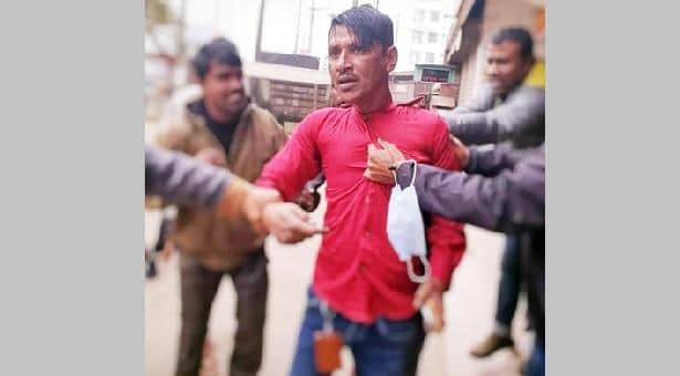 ছাত্রী মেসে ঢুকতে গিয়ে যুবক ধরা