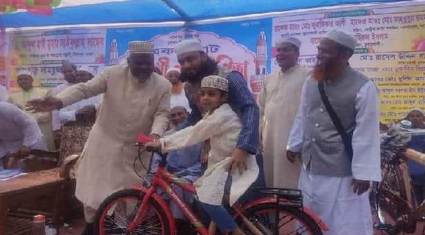 ৪০ দিন জামায়াতের সঙ্গে নামাজ পড়লেই আকর্ষণীয় পুরস্কার!