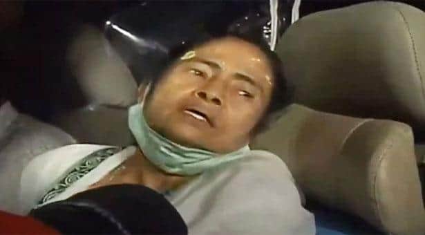 নির্বাচনী প্রচারে পেছন থেকে ধাক্কা, আহত মমতা
