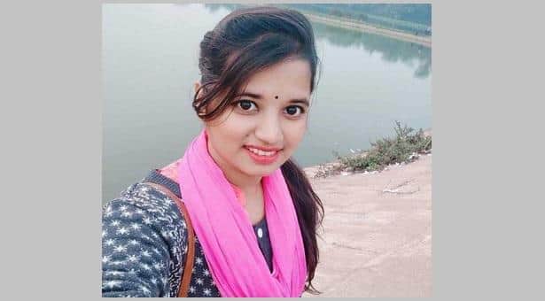 বেতনের হিসাব খুলতে গিয়ে নিথর দেহে ফিরল তৃষা