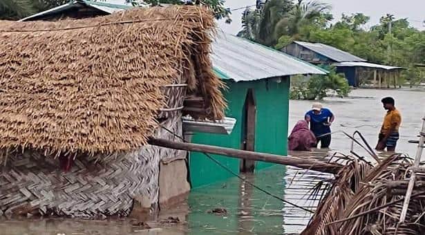 ঘূর্ণিঝড় ইয়াস: অস্বাভাবিক জোয়ারের পানিতে ভেসে গেল শিশু