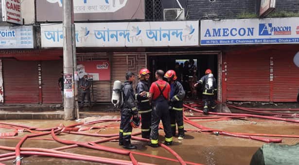 ৪ ঘণ্টা চেষ্টায় আনন্দ টিভির ভবনের আগুন নিয়ন্ত্রণে