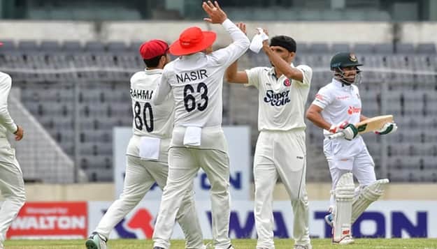 দ্বিতীয় দিনে ব্যাটিং বিপর্যয়, ৩৮২ রানে থামল বাংলাদেশ
