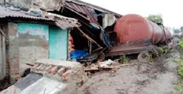 ঘর ভেঙে ভেতরে ঢুকে গেল ট্রেনের ট্যাংকার