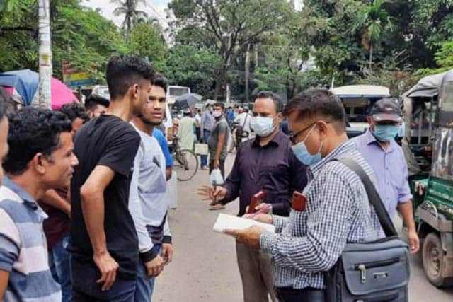 মাস্ক না পরায় চট্টগ্রামে ৫০ জনকে জরিমানা