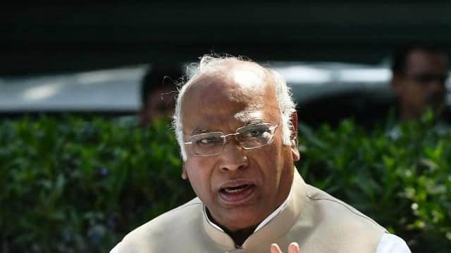 গান্ধী পরিবারের বাইরে কংগ্রেসের নতুন সভাপতি মল্লিকার্জুন খাড়গে