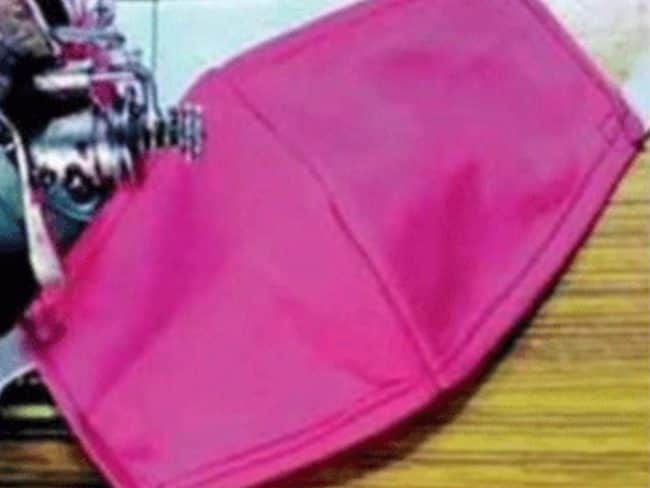 গামছা ও শাড়ির টুকরো দিয়ে মাস্ক বানিয়ে বাজার মাত!