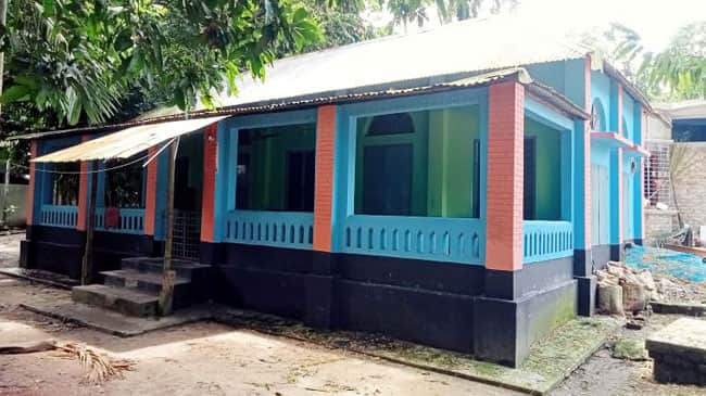ইমামকে নামাজ না পড়াতে আইনি নোটিশ