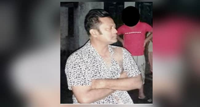 পিয়নের স্ত্রীর সাথে পরকীয়া, কর্মকর্তাকে গণধোলাই