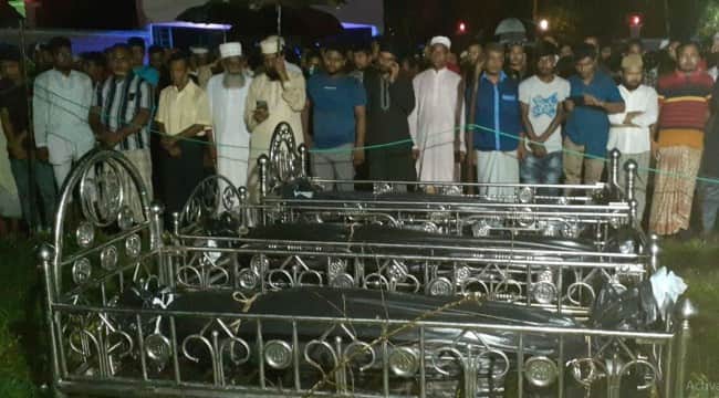 একসাথে ৩ জনের জানাজা পড়লো এলাকাবাসী