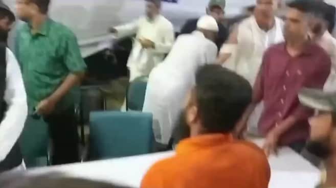 শান্তি সমাবেশে যোগ দিতে এসে হা ম লা র শিকার মেয়র