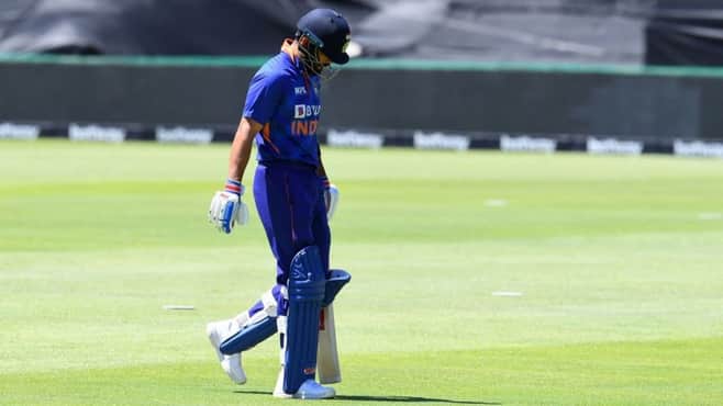 টেন্ডুলকারকে ‘মুক্তি’ দিয়ে যে অনাকাঙ্ক্ষিত রেকর্ড গড়লেন কোহলি