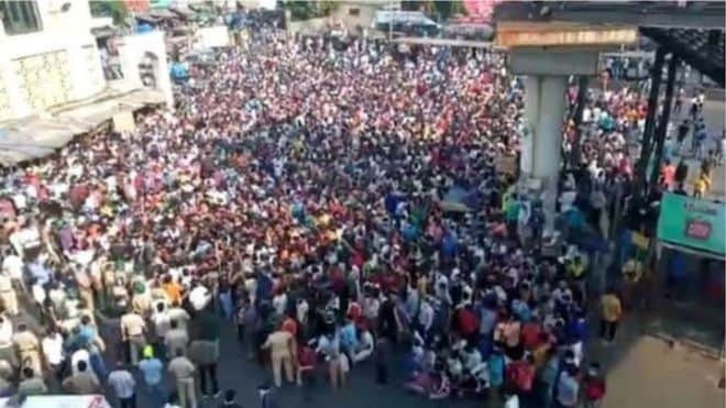 ভারতে ঘরে ফিরতে মরিয়া শ্রমিকদের ব্যাপক বিক্ষোভ