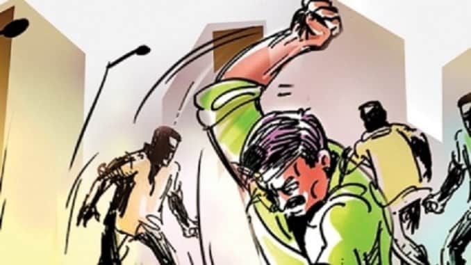 বিয়েতে দাওয়াত না দেয়ায় দলবেধে হামলা