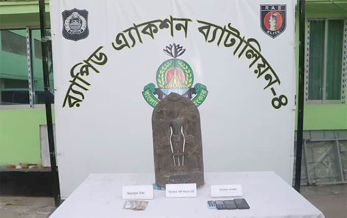 রাজধানীতে ১৮ কোটি টাকার কষ্টিপাথরের মূর্তিসহ গ্রেফতার ২