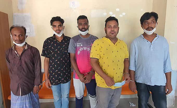 চাকরির প্রলোভনে তরুণীদের দিয়ে পতিতাবৃত্তি করান তারা