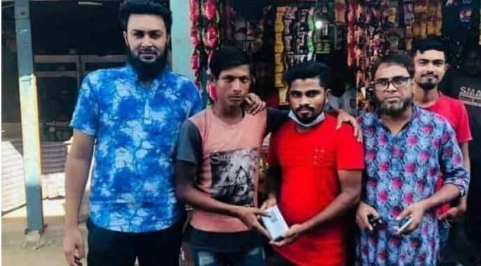 যাত্রীর ফেলে যাওয়া আড়াই লাখ টাকা ফেরত দিলেন রিকশাচালক
