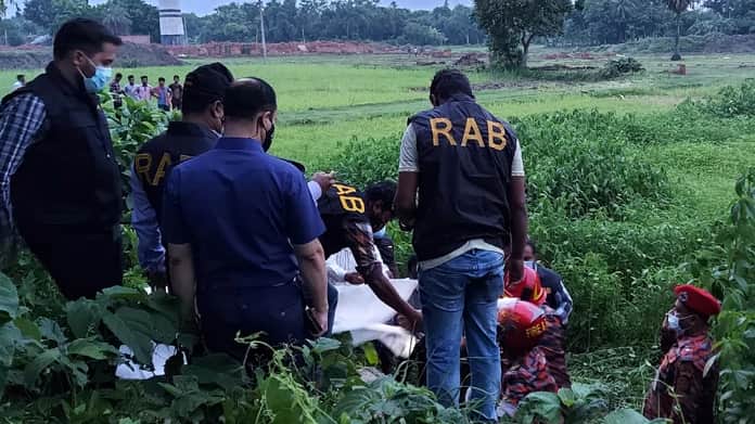 আজিজুরকে একাই ৬ খণ্ড করে ৩ বস্তায় করে ফেলে দেয় হোমিও ডাক্তার