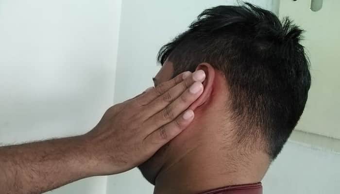 মঞ্চে বসা নিয়ে প্রধান শিক্ষককে কষে থাপ্পর