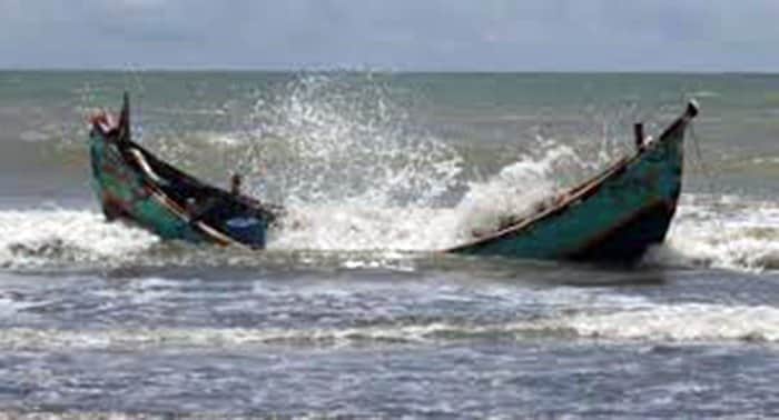 চট্টগ্রামে দুই ট্রলারডুবি, চার জনের মৃত্যু